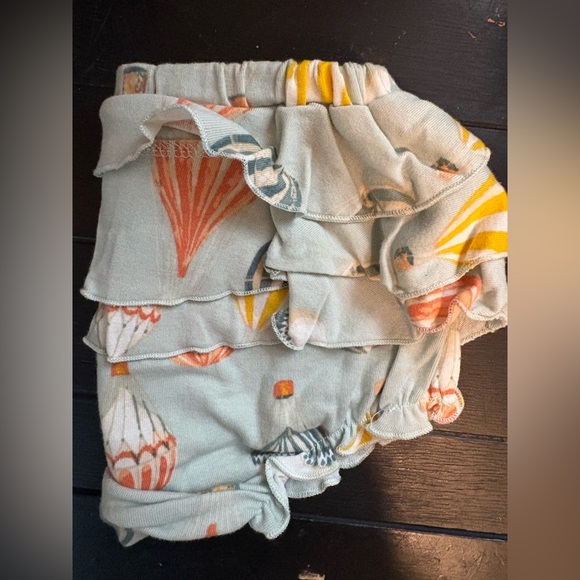 Milkbarn ruffled shorts - Picture 2 of 6